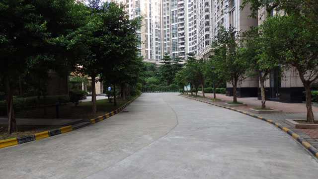 19小区道路干净整洁.jpg